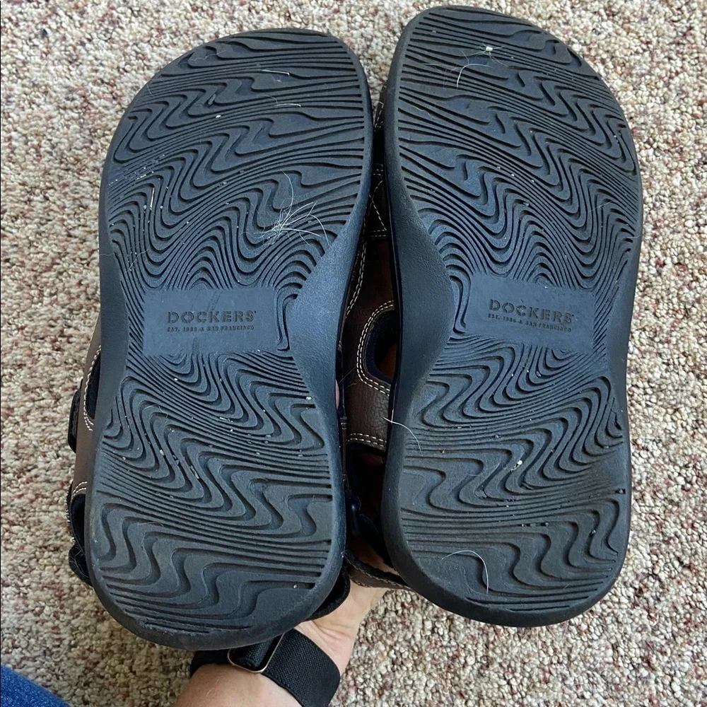 Dockers Men's Newpage Outdoor Sandals Brown Leather Straps Memory Foam Size 8